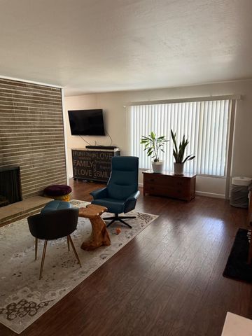 5716 Lonsdale Dr, Sacramento, CA 95822