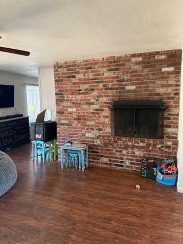 5716 Lonsdale Dr, Sacramento, CA 95822