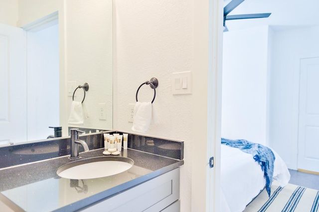 2300 Stanford Street G, Houston, TX 77006