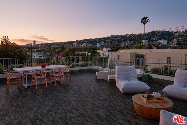 8164 Waring Avenue, Los Angeles, CA 90046
