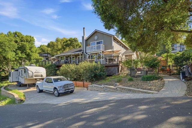 17200 Holiday Drive, Morgan Hill, CA 95037