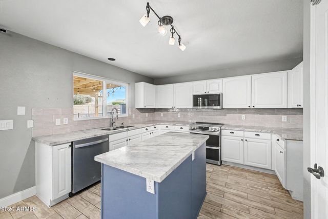 2111 E PATRICK Lane, Phoenix, AZ 85024