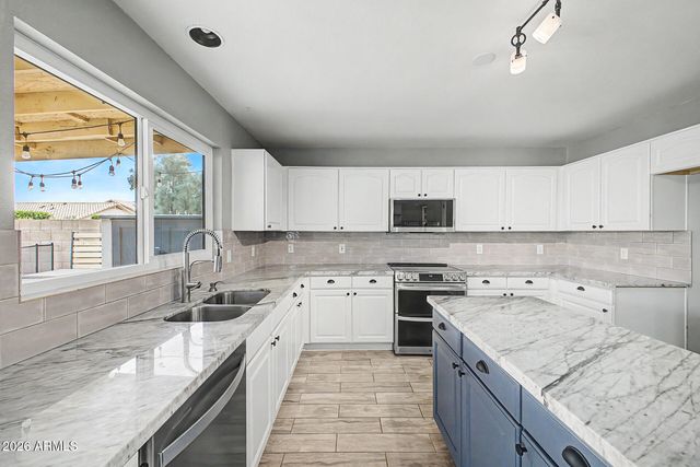 2111 E PATRICK Lane, Phoenix, AZ 85024