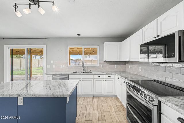 2111 E PATRICK Lane, Phoenix, AZ 85024