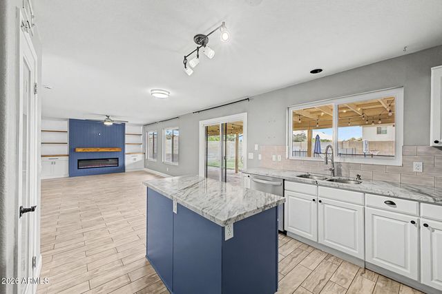 2111 E PATRICK Lane, Phoenix, AZ 85024