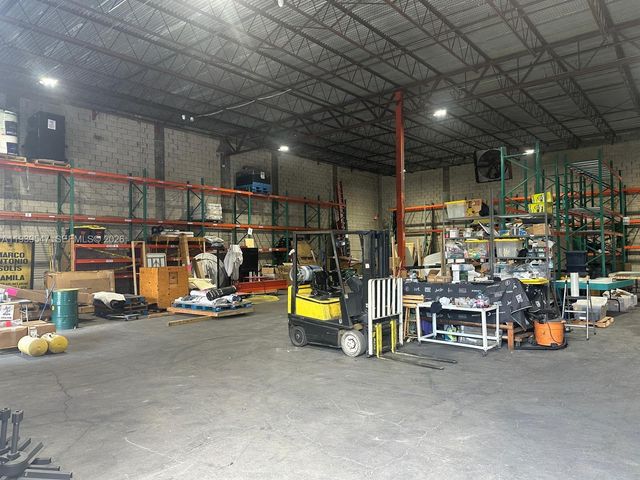 8500 NW 30th Ter, Doral, FL 33122