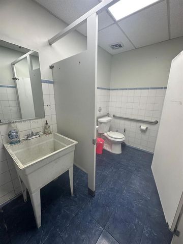 8500 NW 30th Ter, Doral, FL 33122