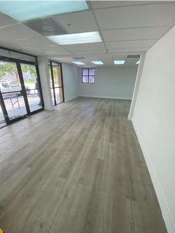 8500 NW 30th Ter, Doral, FL 33122