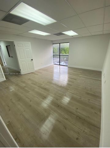 8500 NW 30th Ter, Doral, FL 33122