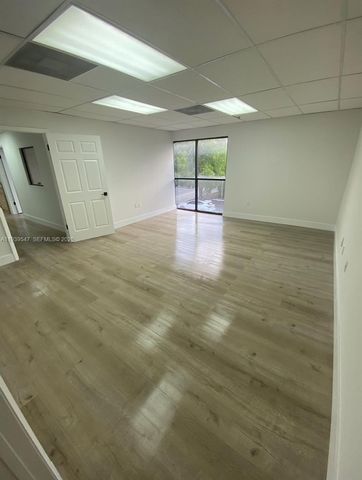 8500 NW 30th Ter, Doral, FL 33122