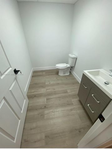 8500 NW 30th Ter, Doral, FL 33122