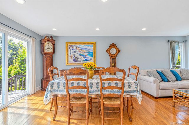 1527 Saint Louis Avenue, Bay Shore, NY 11706
