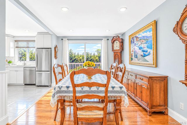1527 Saint Louis Avenue, Bay Shore, NY 11706