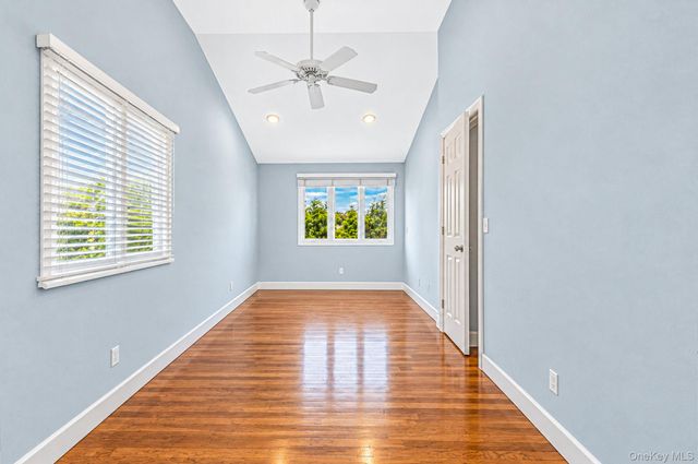 1527 Saint Louis Avenue, Bay Shore, NY 11706