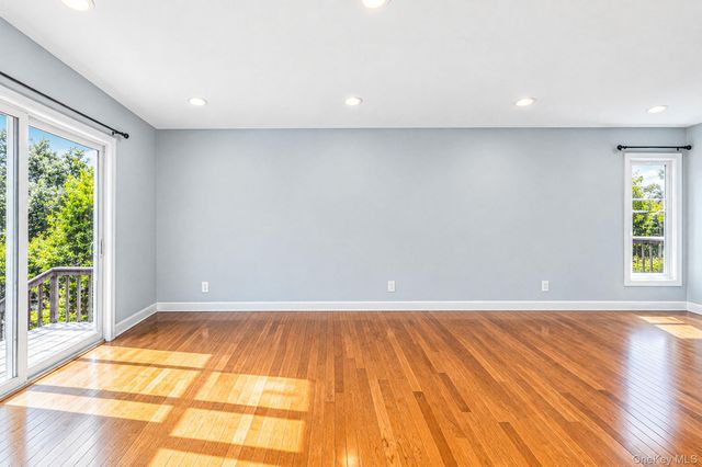 1527 Saint Louis Avenue, Bay Shore, NY 11706