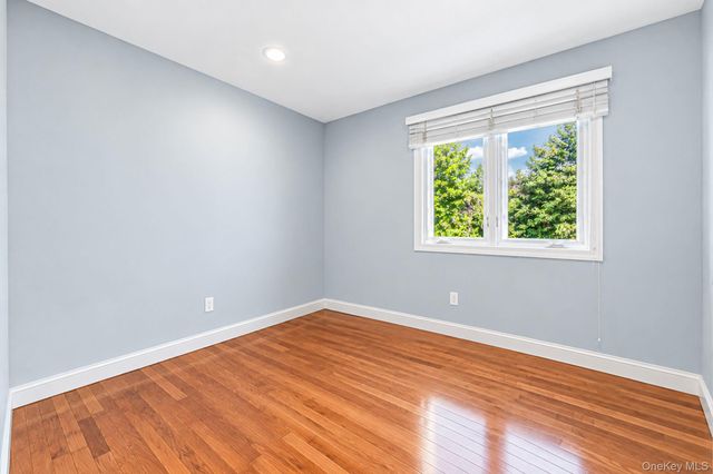 1527 Saint Louis Avenue, Bay Shore, NY 11706