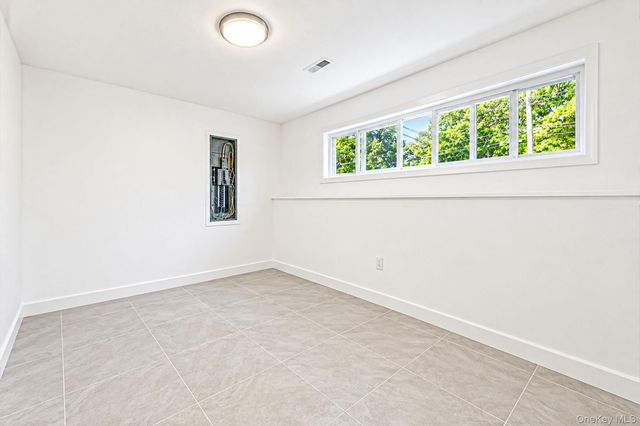 1527 Saint Louis Avenue, Bay Shore, NY 11706