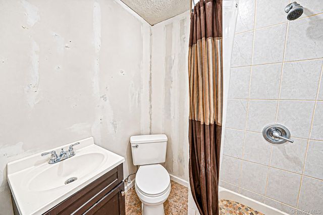 1527 Saint Louis Avenue, Bay Shore, NY 11706
