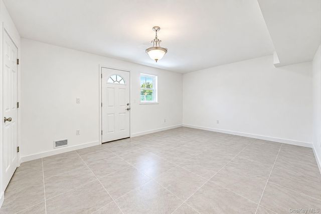 1527 Saint Louis Avenue, Bay Shore, NY 11706