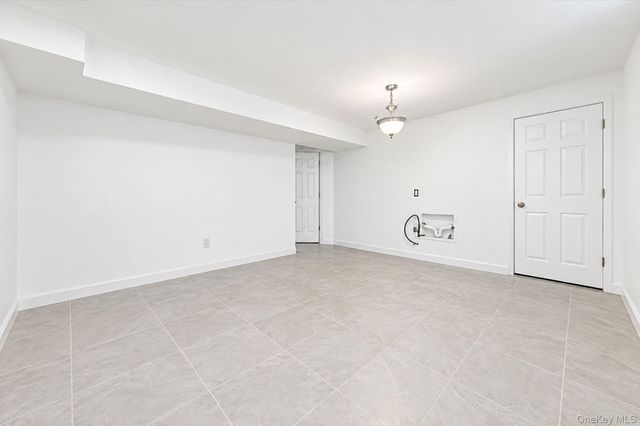 1527 Saint Louis Avenue, Bay Shore, NY 11706