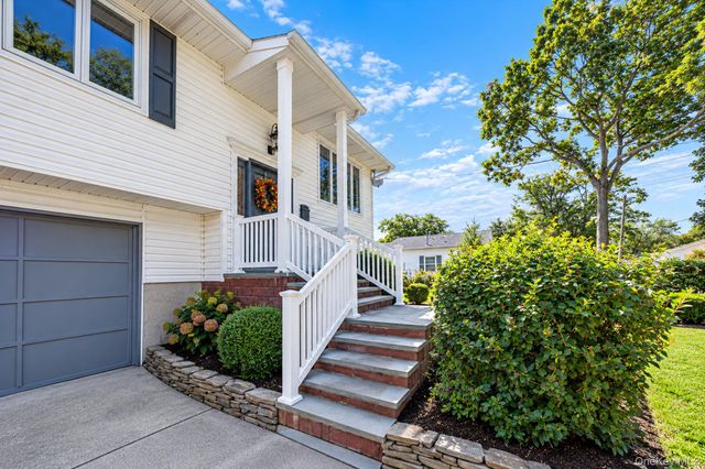 1527 Saint Louis Avenue, Bay Shore, NY 11706