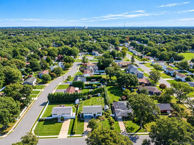 1527 Saint Louis Avenue, Bay Shore, NY 11706