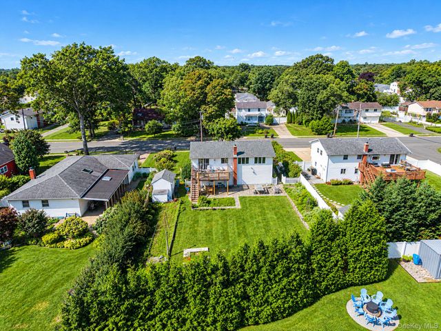 1527 Saint Louis Avenue, Bay Shore, NY 11706