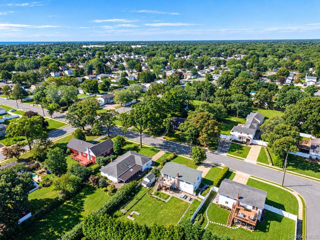 1527 Saint Louis Avenue, Bay Shore, NY 11706