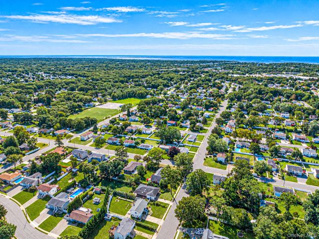 1527 Saint Louis Avenue, Bay Shore, NY 11706