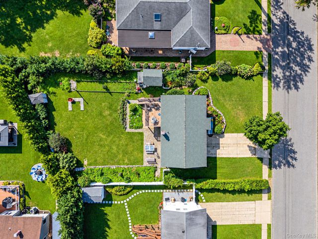 1527 Saint Louis Avenue, Bay Shore, NY 11706
