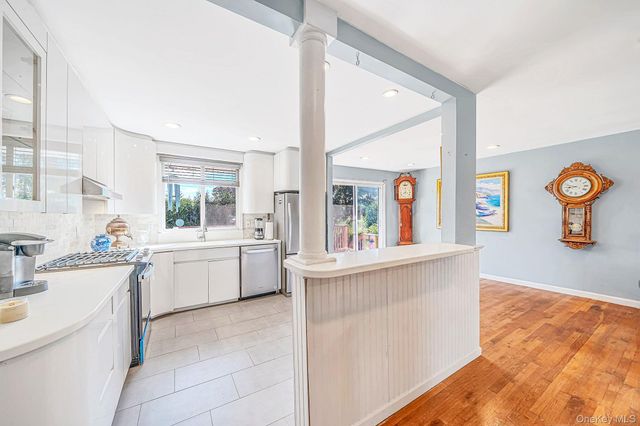 1527 Saint Louis Avenue, Bay Shore, NY 11706