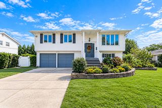 1527 Saint Louis Avenue, Bay Shore, NY 11706