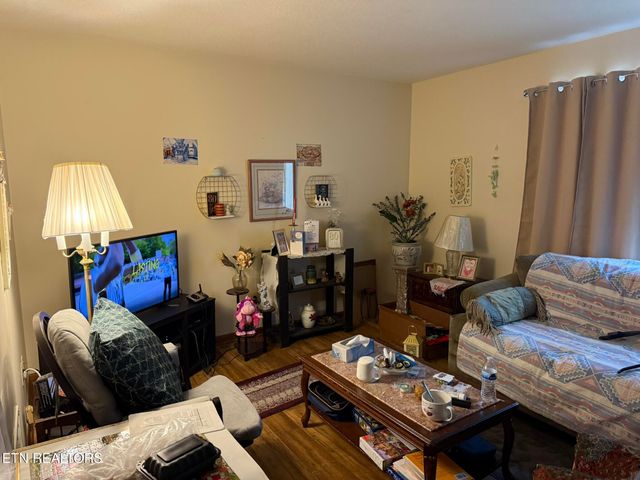 1817 Meadowland Lane, Louisville, TN 37777