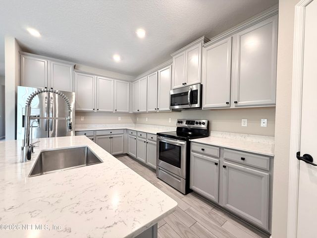 1699 ENCLAVE Road, Jacksonville, FL 32211