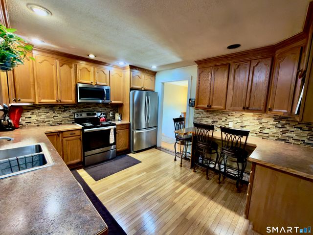 25 Greenfield Avenue, Waterbury, CT 06708