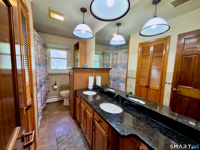 25 Greenfield Avenue, Waterbury, CT 06708