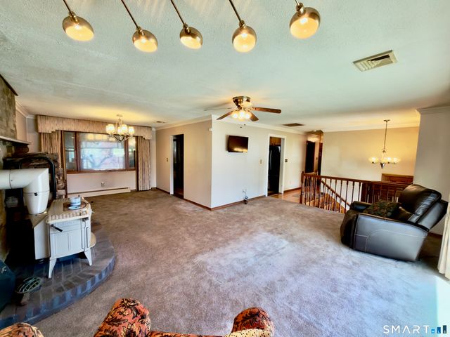 25 Greenfield Avenue, Waterbury, CT 06708