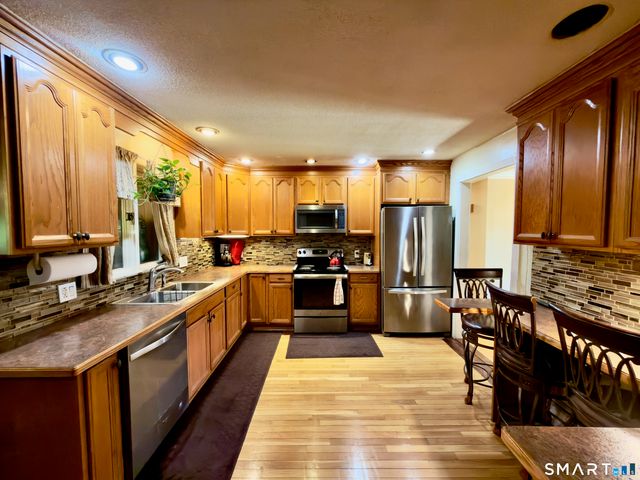 25 Greenfield Avenue, Waterbury, CT 06708