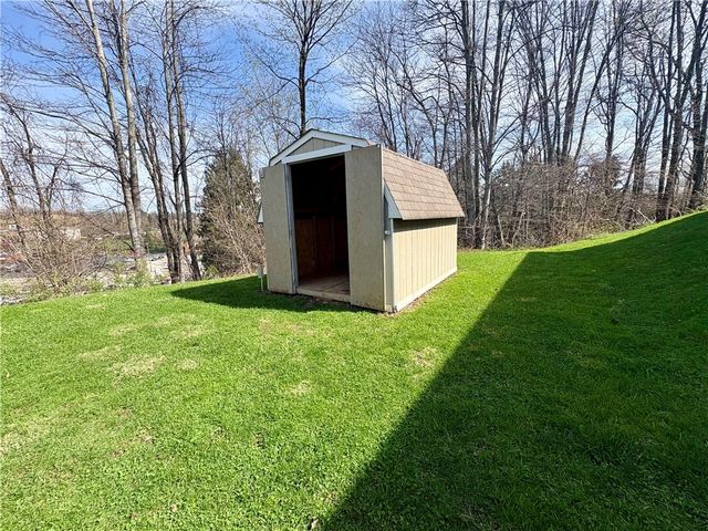 111 Pembrooke Dr, Salem Twp, PA 15626