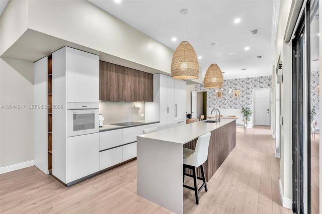 8289 NW 38th St, Cooper City, FL 33024