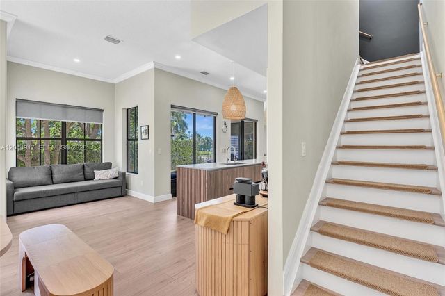 8289 NW 38th St, Cooper City, FL 33024