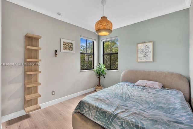 8289 NW 38th St, Cooper City, FL 33024