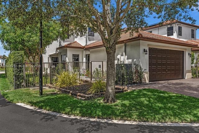 8289 NW 38th St, Cooper City, FL 33024
