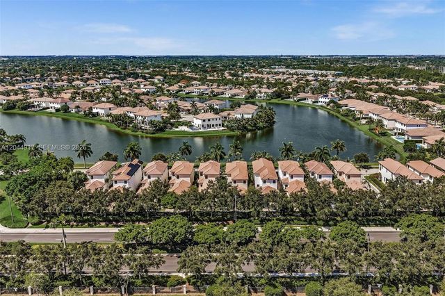 8289 NW 38th St, Cooper City, FL 33024