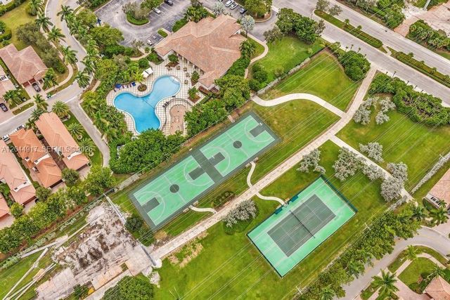 8289 NW 38th St, Cooper City, FL 33024