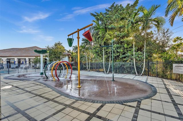 8289 NW 38th St, Cooper City, FL 33024