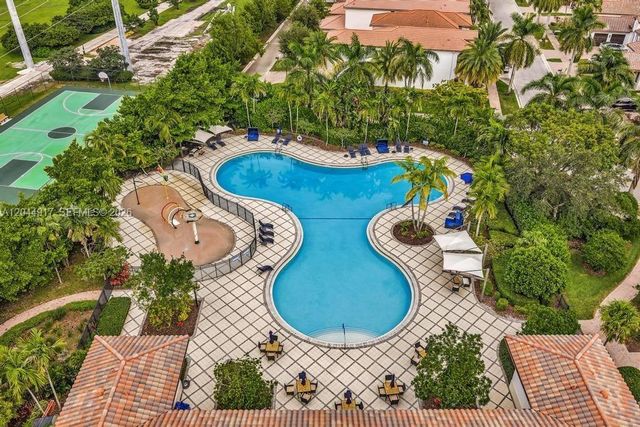 8289 NW 38th St, Cooper City, FL 33024