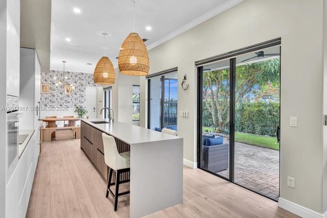 8289 NW 38th St, Cooper City, FL 33024