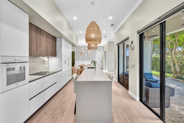 8289 NW 38th St, Cooper City, FL 33024