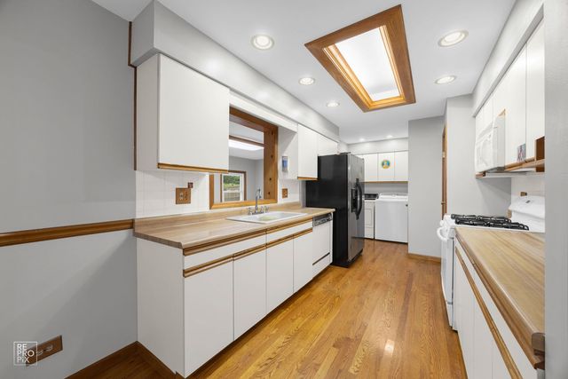 769 Penrith Avenue, Elk Grove Village, IL 60007